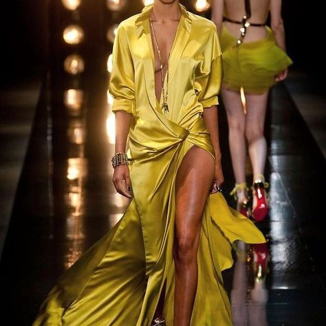 Alexandre Vauthier Rock Dress, Alexandre Vauthier, Couture Week, Yellow Fashion, Looks Style, Mode Style, Yellow Dress, London Fashion Week, New York Fashion Week