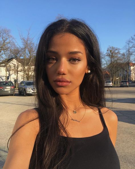 Dina Denoire on Instagram: “it was sunny for like one day” Dina Denoire, Pretty Tan, Girl With Brown Hair, Brunette Girl, Tan Skin, Brown Skin, Dark Hair, Aesthetic Girl, Hair Goals