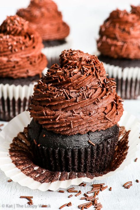 Gluten Free Vegan Chocolate Cupcakes {gluten, dairy, egg, nut & soy free, vegan} - Pure chocolate bliss in every single bite – these gluten free vegan chocolate cupcakes are bound to become everyone’s favourite. They look amazing, taste spectacular, and are super easy and quick to make! The perfect gluten free vegan dessert recipe. #vegan #glutenfree #chocolate #cupcakes #recipe #dessert Vegan Gluten Free Cupcakes, The Loopy Whisk, Loopy Whisk, Veggie Desserts, Gluten Free Vegan Recipes Desserts, Chocolate Cupcake Recipe, Vegan Chocolate Cupcakes, Best Chocolate Cupcakes, Happy Habits