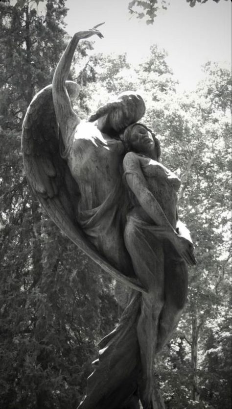 Cemetary Statue, Angel Statues Sculpture, Cemetery Angels, Cemetery Monuments, Cemetery Statues, Classic Sculpture, Greek Statues, Portraits Of People, Ancient Statues