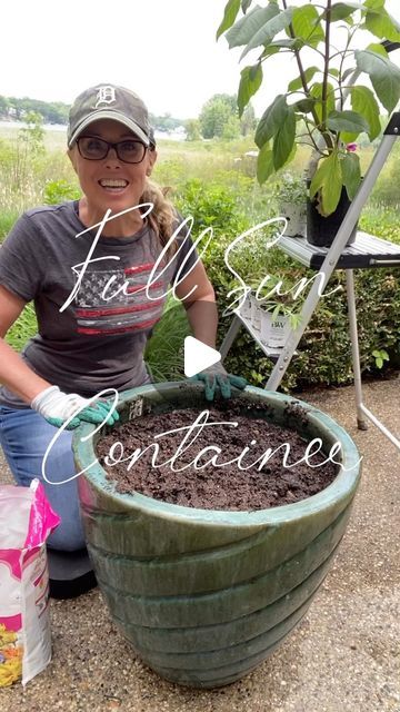 🌸 Mary Ann ~ Seasonal Home & Garden Tips. on Instagram: "FULL sun CONTAINER!! 🙌🏻 ☀️🙌🏻 This is a BEAUTIFUL combo!! It was my  favorite for years and for some reason stopped growing it. 🤷🏼‍♀️ I am excited to try this combo out again! It does really well in full sun! 🌸
.
First, my Dinner Plate Dahlia ~ Thomas A. Edison. Next up, Colorblaze Strawberry Drop Coleus. For some texture, Sweet Caroline Medusa. I absolutely LOVE Superbells BlackCurrent Punch for a beautiful delicate pop of color! Finally, Diamond Frost Euphorbia for another beautiful texture. Did you know that Diamond Frost can be brought in for a house plant after the season is over? I have one that is 4 years old!! 🙌🏻
.
SUPER easy combo that will be showstopper in your garden!! How is your planting coming along? Are you d Diamond Frost Euphorbia, Strawberry Drop, Dinner Plate Dahlia, Diamond Frost, Sweet Caroline, Diy Gardening, Mary Ann, Garden Tips, House Plant