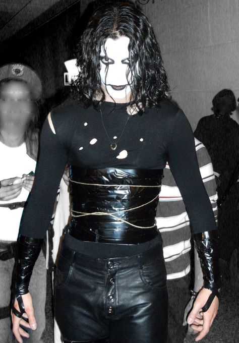 Eric Draven The Crow Costume, Eric Draven Makeup, Halloween Costume Villain, Eric Draven Cosplay, Eric Draven Costume, The Crow Halloween Costume, The Crow Makeup, The Crow Costume, Goth History