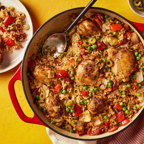 One-Pot Arroz con Pollo Pollo Recipe, Chicken And Rice Dishes, Spanish Chicken, Holiday Tips, One Pot Dinner, Bean Stew, Chicken And Rice, Mediterranean Diet Recipes, Healthy Dishes