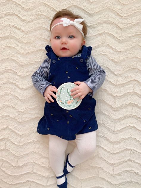 8 Month Baby Photoshoot, Baby Hijab, 8 Month Baby, 5 Month Old Baby, Old Baby Clothes, Fall Baby Clothes, Maternity Chic, Baby Girl Outfit