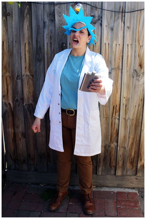 Rick from Rick and Morty Costume.  Get more #costume and #Halloween inspiration on this blog! Over 400 homemade, DIY costume ideas! Diy Rick And Morty, Scientist Lab Coat, Rick From Rick And Morty, Rick And Morty Costume, Morty Costume, Gilmore Girls Facts, Nerd Halloween Costumes, Scientist Lab, Mom Halloween Costumes