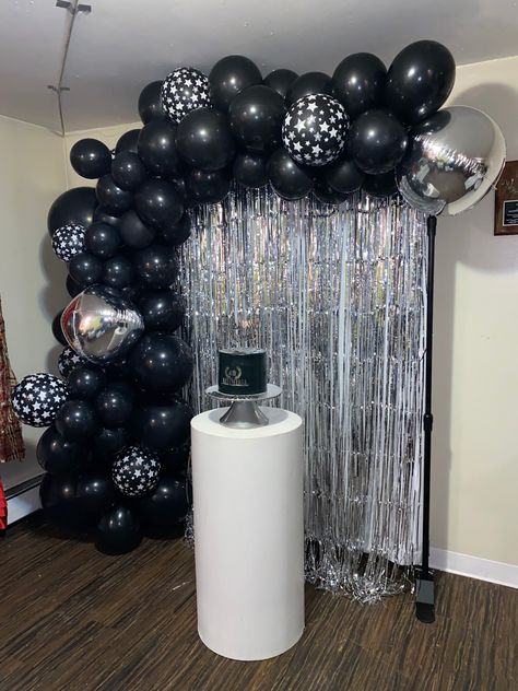 Black balloons garland 25 Birthday Decorations For Men, Mens Bday Decoration Ideas, Birthday Decorations At Home For Men, Simple Birthday Decoration At Home Ideas For Men, Birthday Decoration Ideas At Home Men, Birthday Decorations For Men Husband, Husband Birthday Decoration At Home, Birthday Decoration For Husband, Birthday Decor For Men