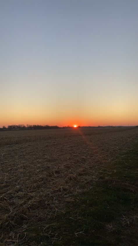 Cornfield Sunset, Sunset Snap, Farm Sunset, Celestial Energy, Cowgirl Room, Gods Country, Country Sunset, Pictures Of The Sun, Country Backgrounds