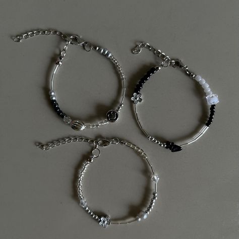 Silver bracelet! #beads #bracelet #silver Diy Silver Bracelets, Manik Manik, Fall Gel Nails, Diy Bracelets Easy, Jewelry Accessories Ideas, September 2, Accessories Ideas, Funky Jewelry, Beaded Accessories