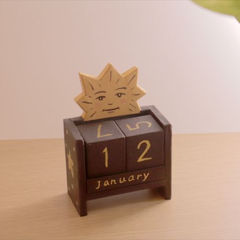 Clay Desk Calendar, Diy Desktop Calendar, Diy Clay Calendar, Block Calendar Diy, Clay Calendar Diy, Air Dry Clay Calendar, Calendar Diy Handmade, Ceramic Calendar, Clay Calendar