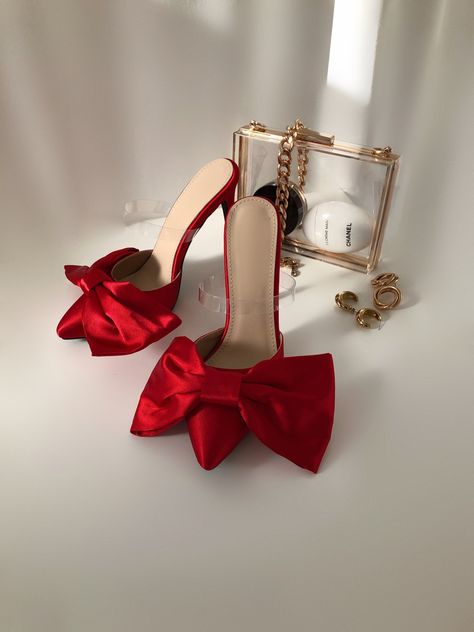 Shiny Satin vibes with the Bow Red Heel 😍 Shop: labelnue.com Heels Aesthetic, Shoes Heels Classy, Classy Shoes, Red High Heels, Heels Classy, Fancy Shoes, Cute Heels, Girly Shoes, Aesthetic Shoes