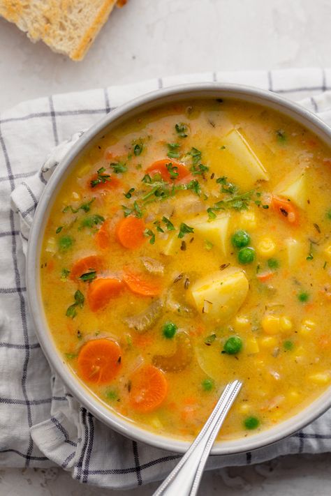 Creamy Vegan Soup, Healthy Delicious Soups, Sopas Light, Vegetarian Vegetable Soup, Soup Night, Creamy Vegetable Soup, Vegetable Soups, Vegetarian Soups, Jacques Pepin