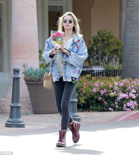 Low-key: Paris Jackson looked every inch the bohemian doll during her shopping trip to Ral... 80s Inspired Fashion, 70s Chic, Princess Paris, Bouquet Of Red Roses, Paris Jackson, Boho Fashion Bohemian, Outfit 90s, Paris Outfits, Clothes Outfits