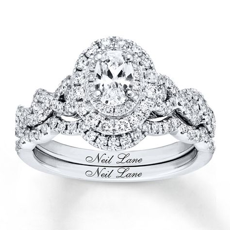 Neil Lane Bridal® rings feature modern, vintage-inspired designs that celebrate Hollywood glamour. This engagement ring showcases a 1/2 carat oval diamond as the brilliant center of attention. Sparkling round diamonds encircle the center and beautifully decorate the band of 14K white gold. Additional round diamonds line the matching contoured wedding band. The bridal set has a total diamond weight of 1 1/3 carats. Diamond Total Carat Weight may range from 1.29 - 1.36 carats. Neil Lane Bridal Set, Bridal Diamond Ring, Neil Lane Engagement Rings, Big Wedding Rings, Neil Lane, Vintage Style Engagement Rings, Braut Make-up, Bridal Engagement Rings, Diamond Bridal Sets