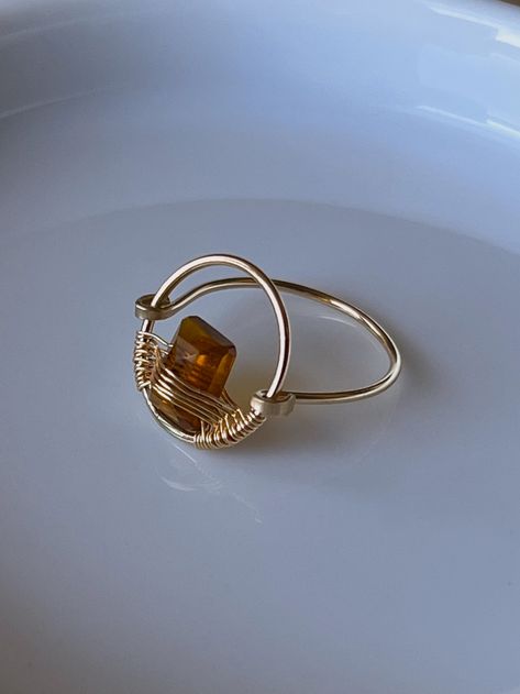 Disney Inspired Jewelry, Gold Wire Ring, Silversmithing Jewelry, Wire Jewelry Rings, Wire Wrapped Stone Jewelry, Wire Wrapped Gemstones Pendant, Wire Wrap Jewelry Designs, Wire Wrapped Jewelry Diy, Fancy Rings