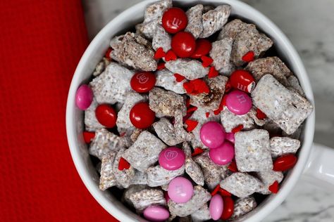 Valentine's Day Cupid Snack Mix Peanut Patties, Homemade Bolognese Sauce, Snickers Candy Bar, Dairy Free Pancakes, Fruity Cake, The Way I Am, Chex Mix Recipes, Muddy Buddies, Chocolate Peanut Butter Cookies