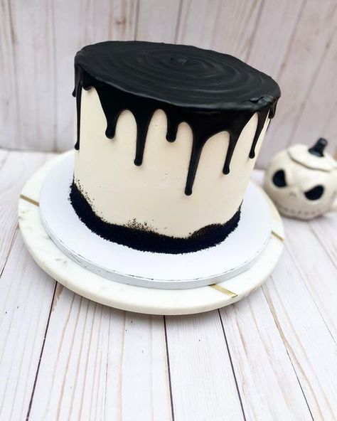 Spooky Drip Cake, Bad To The Bone Cake, Bad Two The Bone Birthday Cake, Bad Two The Bone Cake, Nightmare Before Christmas Birthday Cake, Nightmare Before Christmas Theme, Christmas Birthday Cake, Nightmare Before Christmas Cake, A Nightmare Before Christmas