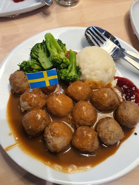 #ikea #swedishmeatball Ikea Core, Kdrama Fits, Ikea Swedish Meatballs, Ikea Store, Swedish Meatballs, Ikea Storage, Cookie Pie, Pop Top, All Food