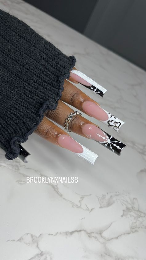 Christmas Black And White Nails, Christmas Kaws Nails, White And Black Christmas Nails, Black White Christmas Nails, Christmas Nails Black Women, Black And White Kaws, Black And White Christmas Nails, Kaws Nails, Glow Nails