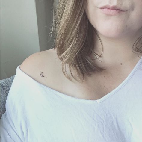 Simple tattoo #Tattoo #Crescent Moon #Moon #Small Tattoo  #Shoulder Tattoo #minimalist #simple #feminine Small Moon Tattoo Shoulder, Moon Tattoo Shoulder, Small Moon Tattoos, Moon Sun Tattoo, Basic Tattoos, Tattoo Moon, Favorite Tattoos, Tattoo Shoulder, Crescent Moon Tattoo