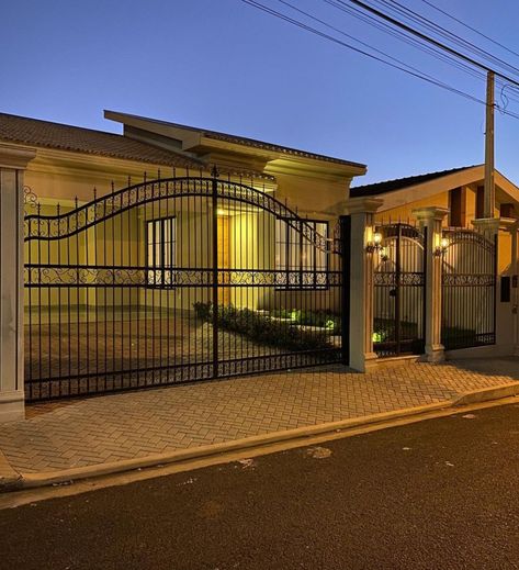 Brick Wall Background, Dr House, Entry Gates, Landscape Drawings, Gate Design, Brick Wall, Nicaragua, Future House, Architecture House