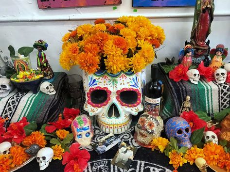 Let’s make a sugar skull floral centerpiece! Dia de los Muertos is a little over a month away, and that means it’s time to break out the colorful decorations. While everyone else spends more than $9.1 billion on Oct 31 festivities, those of us who celebrate Dia de Los Muertos love to make our own decorations. (And those who … Day Of The Dead Crafts, Dead Of The Dead, Latinx Art, Skull Centerpiece, Dia De Los Muertos Party Ideas, Sugar Skull Party, Sparkle Crafts, Creative Motivation, Dia De Los Muertos Decorations Ideas