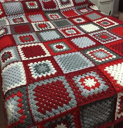 Granny square afghan design Red Granny Square, Crochet Blanket Red, Crochet Blanket Diy, Crochet Granny Square Afghan, Crocheted Blanket, Granny Square Afghan, Crochet Granny Square Blanket, Crochet Bedspread, Crochet Quilt