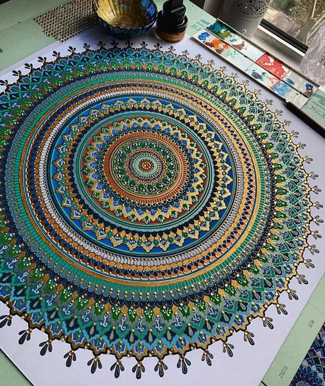 Using Gold Leaf, Turquoise Mandala, Paint With Acrylics, Mandala Canvas, Mandala Art Therapy, Mandala Background, Pen Art Drawings, Sacred Geometry Art, Gold Mandala