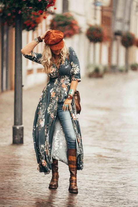 Are you ready for the best boho-chic maxi dress ever! Get the look now! Maxi Dress Boho Chic, Blonde Hair Tan Skin, Hair Tan Skin, Look Boho Chic, Stil Boho, Vintage Bohemian Style, Viking Woman, Fur Clothing, Mode Boho