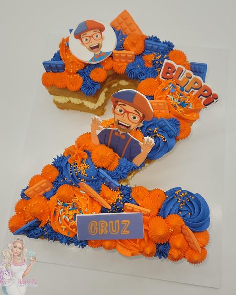 Blippi Number Cake, Blippi Cupcake Cake, Blipping Birthday Party, Blippi Cupcake Ideas, Number 3 Cupcake Cake, Blippi Cupcakes, Blippi Birthday Cake, Blippi Birthday Party, Blippi Party