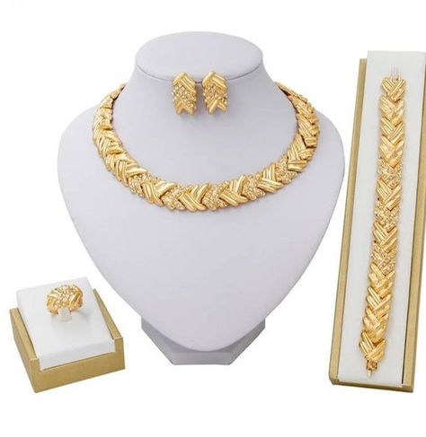 Dubai Gold Jewelry, Pinterest Jewelry, Women Products, Costume Necklace, Women Costume, Bridesmaid Gifts Jewelry, Gold Wedding Jewelry, Gold Jewelry Sets, Bridal Gold Jewellery Designs