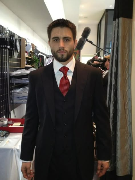 carlos condit Carlos Condit, Like A Sir, Nate Diaz, Ufc Fighter, Ufc Fighters, Mma Training, Gorgeous Guys, Professional Style, Combat Sports