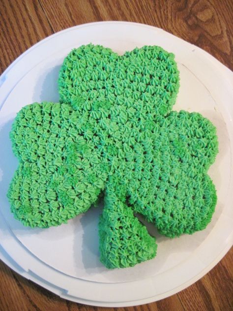 A shamrock cake. Fit for St Patty's Day - Zeta's Birthday since 1955 Shamrock Cupcake Cake, Shamrock Cake Ideas, Clover Cake, Shamrock Cake, St Pattys Party, Happy Patrick, Birthday Greetings For Women, Shamrock Cupcakes, St Patricks Day Cakes