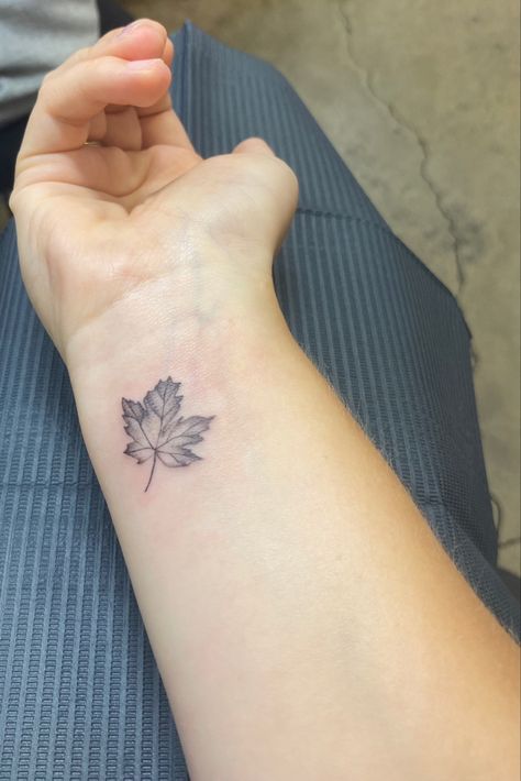 Gold Leaf Tattoo, Falling Leaf Tattoo, Fine Line Leaf Tattoo, Fall Tattoos, Fall Tattoo, Delicate Flower Tattoo, Autumn Tattoo, Leaf Tattoo, Illustration Art Girl