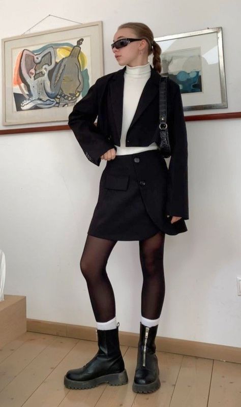 Tights Outfits, Fashion Tights, Chunky Boots, White Sock, Black Tights, Leather Skirt, Tights, Socks, Outfit Inspirations