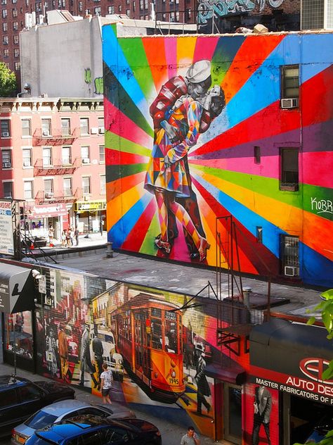 Eduardo Kobra mural | V-J Day Kiss by pobrecito33, via Flickr Nyc Murals, Nyc Street Art, Nyc Graffiti, Amazing Street Art, Nyc Art, Manhattan Skyline, Marc Chagall, Street Artists, Gustav Klimt