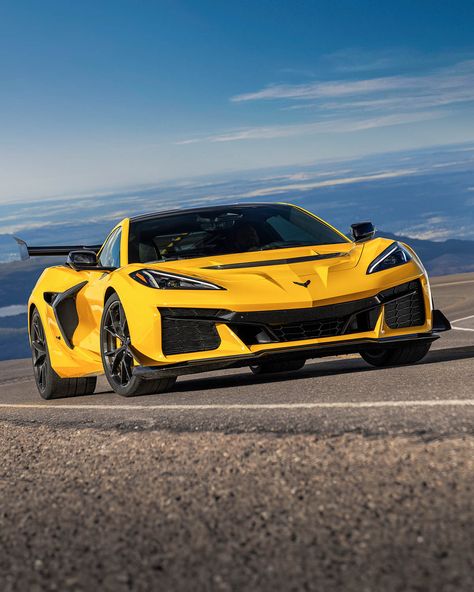 The 1064bhp C8 ZR1 is the fastest and most powerful production @corvette ever, and it achieves it all without hybrid assistance. Find out how at the link in our bio. #evomagazine - - - #Corvette #ChevroletCorvette #CorvetteZR1 #Chevrolet #ChevroletCorvette #C8Corvette #C8 #C8ZR1 #C8CorvetteZR1 Zr1 Corvette, C5 Z06, Yellow Corvette, Black Corvette, Chevrolet Corvette Zr1, Corvette C2, C8 Corvette, C7 Corvette, Corvette Zr1