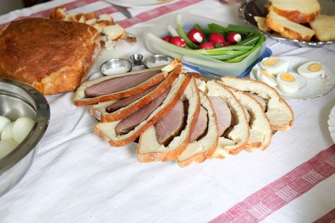 three Hungarian Easter recipes, pict: ham in bread dough Hungarian Easter Recipes, Ham Rolls, Easter Dishes, Easter Breakfast, Breaded Chicken Breast, Easter Bread, Breaded Chicken, Easter Ideas, Bread Dough