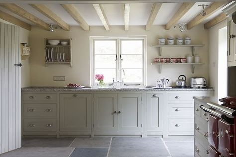 from Modern Country Style blog: Colour Study: Farrow and Ball French Gray in interiors Farrow And Ball Kitchen, Country Kitchen Designs, Modern Country Style, White Kitchens, Kitchen Cabinet Styles, Cottage Kitchens, Country Style Kitchen, Farrow And Ball, French Country Kitchen