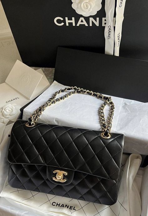 Tas Chanel, Chanel Bag Classic, Chanel Classic Flap Bag, Expensive Bag, Luxury Bags Collection, Aesthetic Bags, Cinnamon Girl, Tas Fashion, Classic Flap Bag