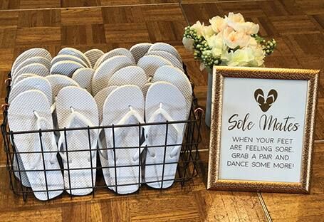 Flip Flop Basket, Reception Planning, Croatia Wedding, Wedding Bathroom, Wedding Extras, Wedding Flip Flops, Bathroom Baskets, Dream Wedding Decorations, Tipi Wedding