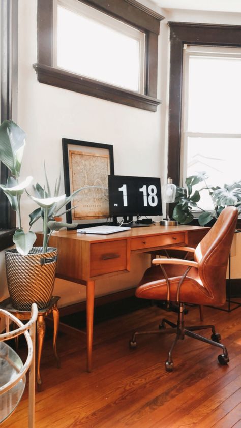 Midcentury Academia, 70s Style Office, Eclectic Desk Space, Midcentury Modern Office Desk, Mcm Office Desk, Midcentury Desk Chair, Small Home Office Mid Century Modern, Midcentury Office Ideas, Mcm Desk Chair