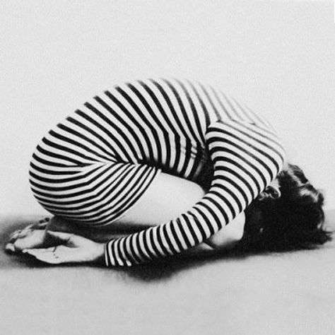 Restorative Yoga: The Art of Chilling Yoga Foto's, Francis Picabia, Sunday Inspiration, Yoga Photos, Yoga Iyengar, Yoga Journal, Pose Yoga, Restorative Yoga, Yoga Photography