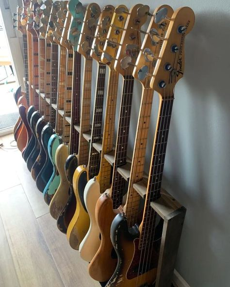 Diy Guitar Stand, Wooden Guitar Stand, Guitar Storage, Guitar Rack, Guitar Room, Guitar Stands, Audio Room, Carpentry Diy, Guitar Stand