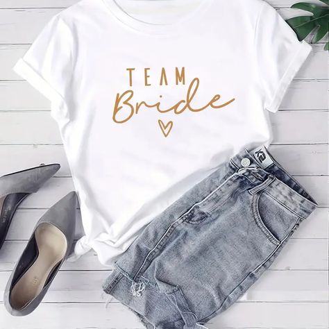 Bride To Be Outfit, Diy Tshirt, Team Bride Shirts, Womens Apparel, Bride Shirts, Bride Clothes, Bachelorette Parties, Team Bride, T Shirt Diy