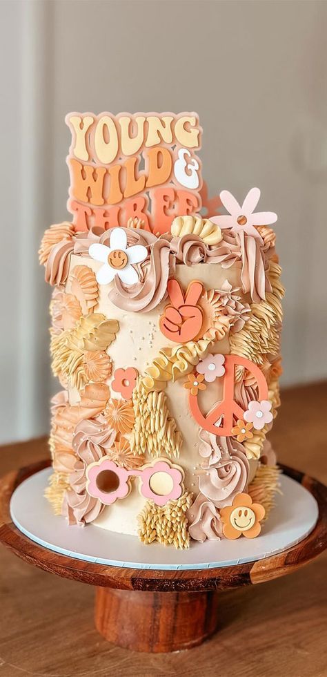 groovy cake, buttercream cake, birthday cake, birthday cake design 70s Aesthetic Birthday Cake, Too Groovy Cake, Groovy Disco Cake, Shopping Birthday Cake, 70s Cake Ideas, 70s Theme Cake, Baby Birthday Food, 70s Birthday Cake, Two Groovy Birthday Cake