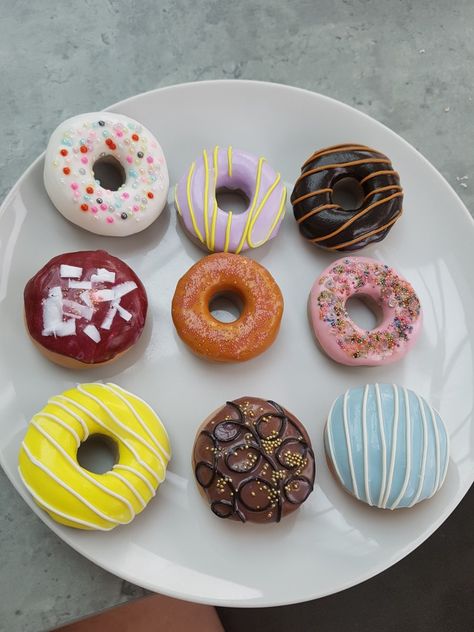 Ceramic Donut Sculpture, Ceramic Food Sculpture, Food Pottery, Food Ceramics, Ceramics Food, Ceramic Donut, Ceramic Food, Food Project, Food Sculpture