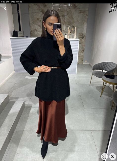 Work Outfit Autumn 2024, Brown Fall Outfits For Women, Brown Leather Midi Skirt Outfit, Brown Skirt Outfit Winter, Satin Skirt Fall Outfit, Satin Skirt Outfit Ideas, Satin Dress Winter Outfit, Satin Skirt And Sweater Outfit, Satin Skirt Winter Outfit