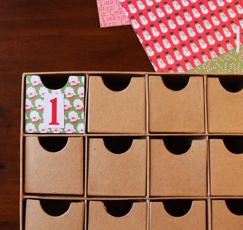 Easy Diy Advent Calendar, Treats For Christmas, Halloween Advent Calendar, Cool Advent Calendars, Homemade Advent Calendars, Christmas Advent Calendar Diy, Wooden Calendar, Advent Calenders, Diy Calendar