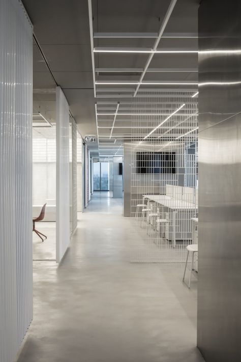 Aviation Office, Pitsou Kedem, Office Ceiling, Aluminium Cladding, Office Photo, Showroom Interior Design, Modern Office Design, Lighting Plan, Cement Floor