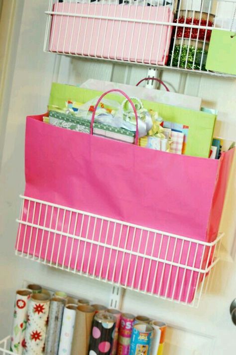 * 1000 Lifehacks, Gift Wrap Organization, Organize Life, Paper Storage, Craft Room Organization, Craft Organization, Craft Storage, Life Organization, Cleaning Organizing